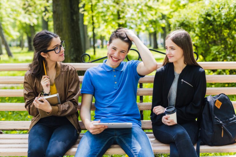 Making Friends in College 8 Tips for Shy Freshmen in 2025 (Proven Success)