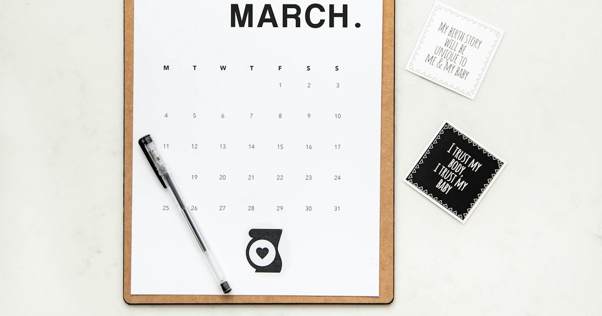 Monthly calendar on a clipboard with a pen, ready for a 30-day plan